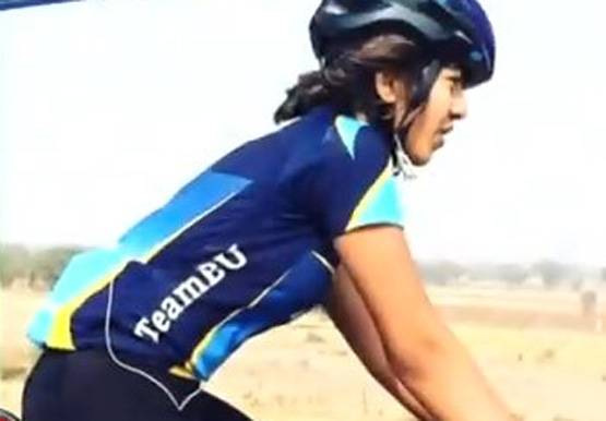 कौन है साइकिल से 14 देश घूमने वाली ये लड़की? जिसकी PM ने की तारीफ
