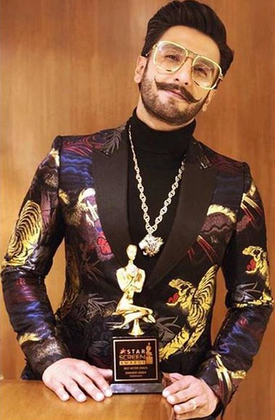 स्टार स्क्रीन: रणवीर को बेस्ट एक्टर अवॉर्ड, भावुक हुईं दीपिका