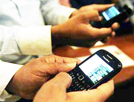 Nomophobia बना वर्ड ऑफ द ईयर, मोबाइल रखने वाले जरूर पढ़ें