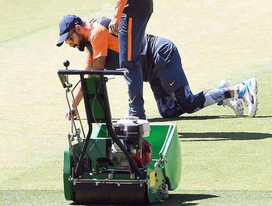 IND vs AUS: पर्थ की घसियाली पिच पर तेज गेंदबाज ही उतारेंगे विराट?