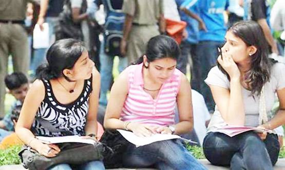 Nomophobia बना वर्ड ऑफ द ईयर, मोबाइल रखने वाले जरूर पढ़ें