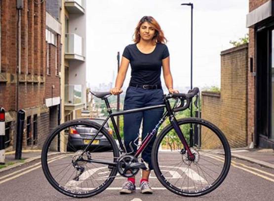 कौन है साइकिल से 14 देश घूमने वाली ये लड़की? जिसकी PM ने की तारीफ