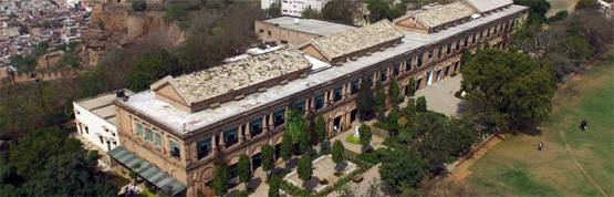 121 साल पुराना है Salman Khan का स्कूल, अब ये है फीस