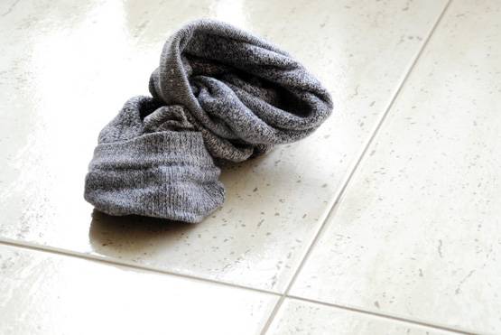 मोजा सूंघना पड़ा भारी, इस शख्स को हो गई ये खतरनाक बीमारी