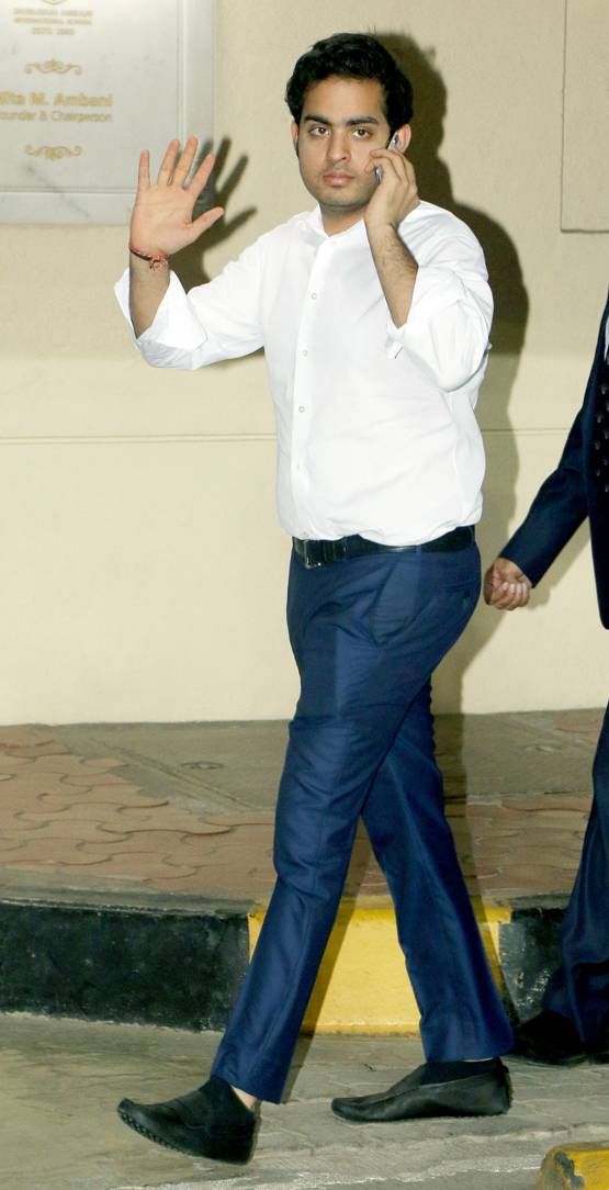 Dhirubhai Ambani School Function: ऐश्वर्या सहित पहुंचे ये सितारे