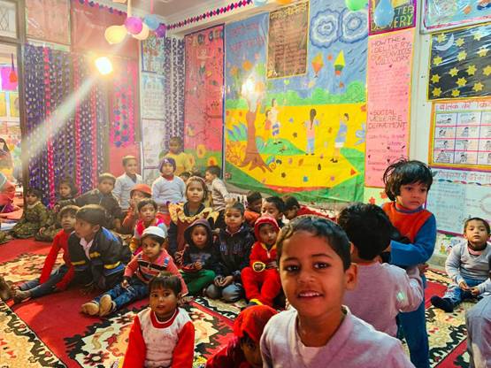 प्राइवेट स्कूलों जैसे हैं दिल्ली के आंगनवाड़ी! इसलिए हैं खास
