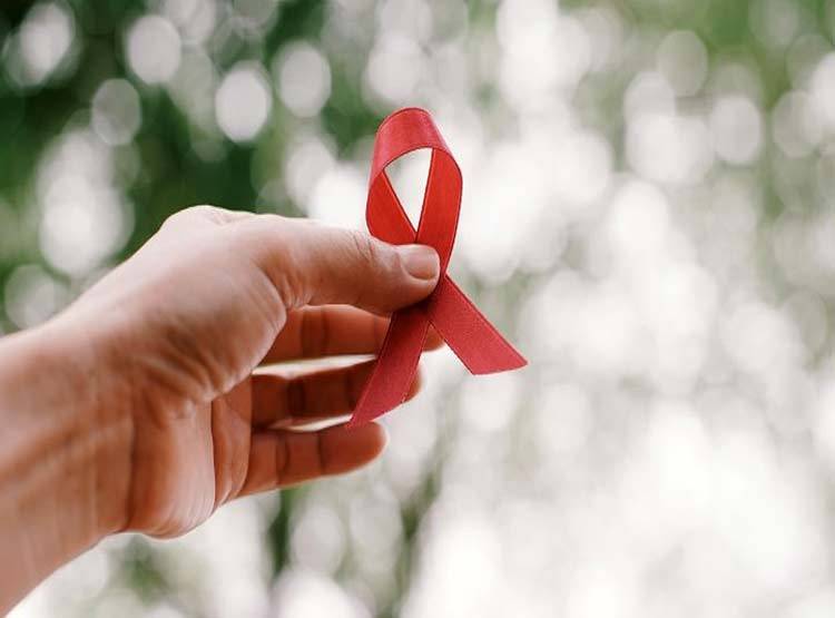 एक खौफ के कारण खाली हो रही है झील, क्या पानी से फैल रहा AIDS?