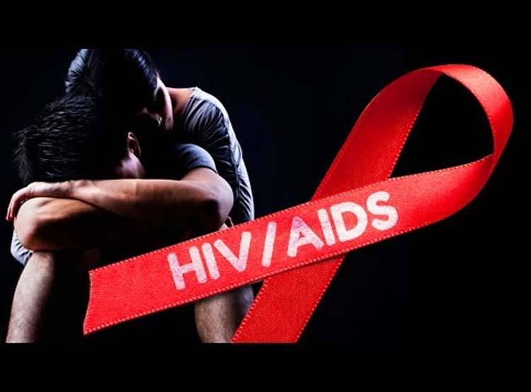 एक खौफ के कारण खाली हो रही है झील, क्या पानी से फैल रहा AIDS?