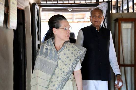 राजस्थान के अगले CM गहलोत या पायलट? या मिलेगा तीसरे को मौका