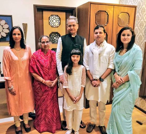 राजस्थान के अगले CM गहलोत या पायलट? या मिलेगा तीसरे को मौका