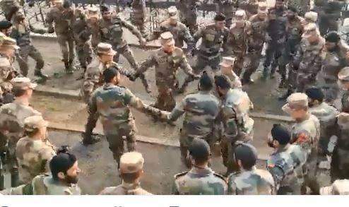 डोकलाम के एक साल बाद भांगड़ा, झूमते दिखे भारत-चीन के सैनिक