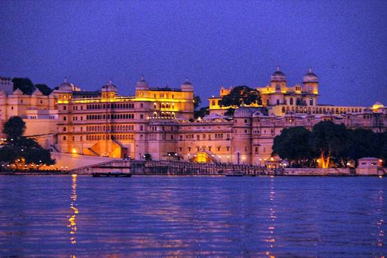 अंबानी परिवार मना रहा है जश्न, ये हैं उदयपुर की 10 शानदार जगहें