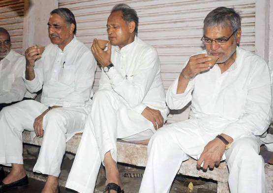 राजस्थान के अगले CM गहलोत या पायलट? या मिलेगा तीसरे को मौका