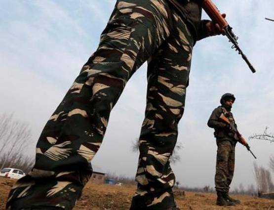 सैनिक के वेश में हथियारों से लैस PAK घुसपैठिए, सेना ने किया ढेर