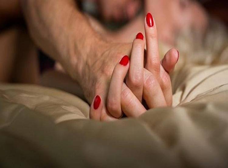 किन्नर से संबंध बनाते पकड़ा गया सिपाही, जांच के आदेश