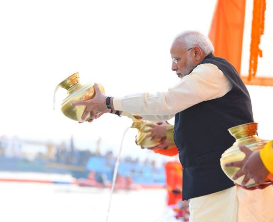 किले में बंद था ये दिव्य वृक्ष, मोदी ने दर्शन कर किया बड़ा ऐलान