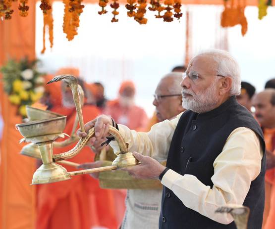 किले में बंद था ये दिव्य वृक्ष, मोदी ने दर्शन कर किया बड़ा ऐलान