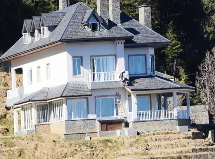 बच्चों के साथ राहुल गांधी ने खेला चेस, शिमला में ऐसे बीता दिन