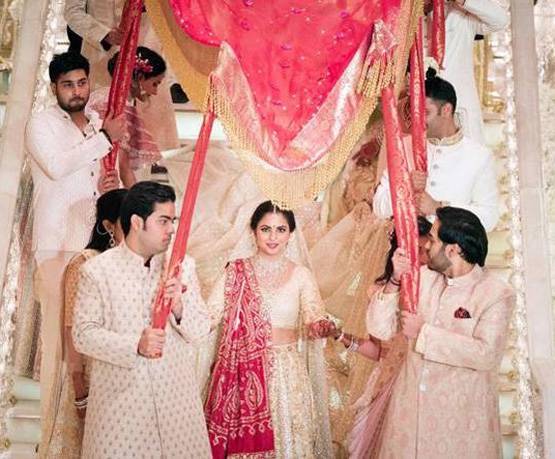 33 साल पहले जब नीता बनी थीं मुकेश अंबानी की दुल्हन, देखें तस्वीरें