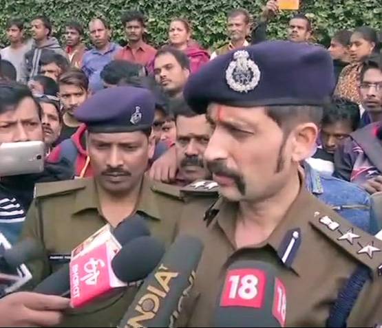 DM को आज बारात लेकर आना था, लड़की की अंतिम यात्रा में हुए शामिल