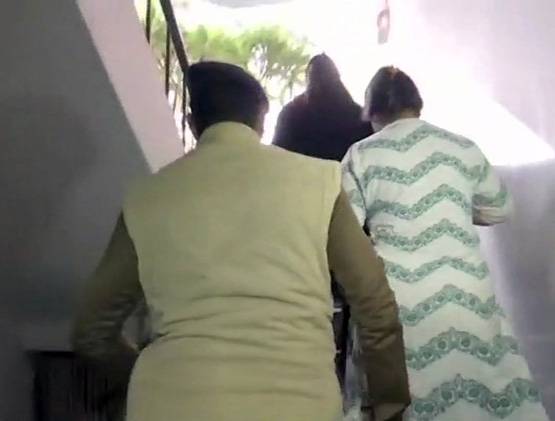 DM को आज बारात लेकर आना था, लड़की की अंतिम यात्रा में हुए शामिल