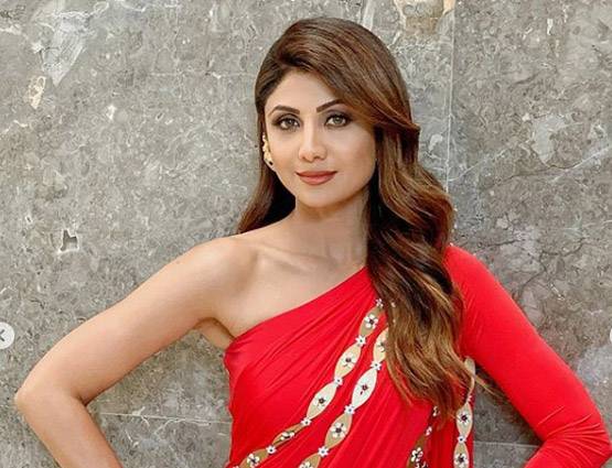 Photos: रेड साड़ी में शिल्पा शेट्टी का ग्लैमरस लुक वायरल