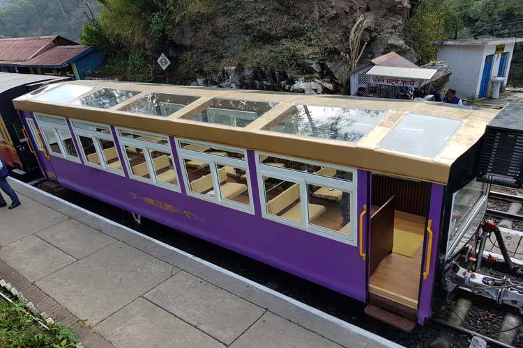 शीशे वाली इस ट्रेन से करें सफर, स्विट्जरलैंड जैसा दिखेगा नजारा