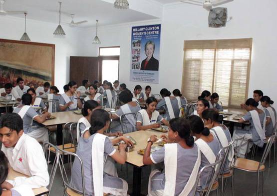 उत्तर प्रदेश के इस शख्स ने पढ़ाई के लिए दान में दे दिए 21 करोड़