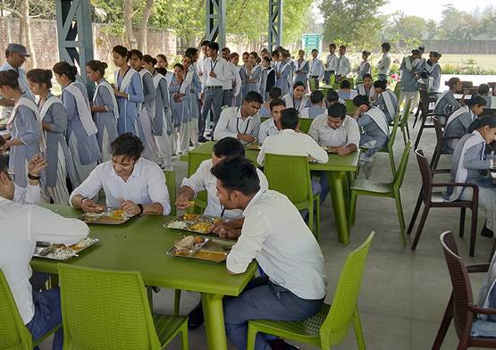 उत्तर प्रदेश के इस शख्स ने पढ़ाई के लिए दान में दे दिए 21 करोड़