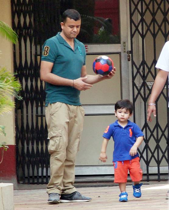 Photos: पापा सैफ संग प्ले टाइम एन्जॉय करते दिखे तैमूर अली खान