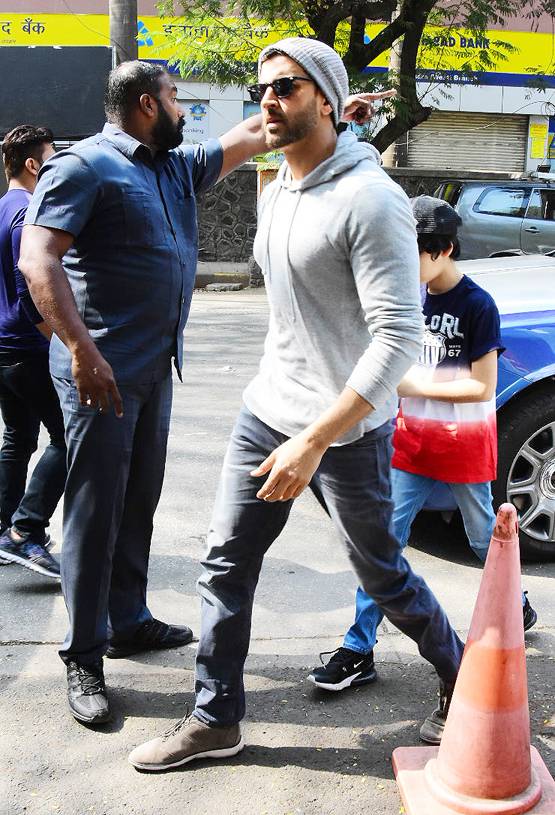 एक्स वाइफ सुजैन संग लंच पर गए ऋतिक रोशन, फोटोज आईं सामने