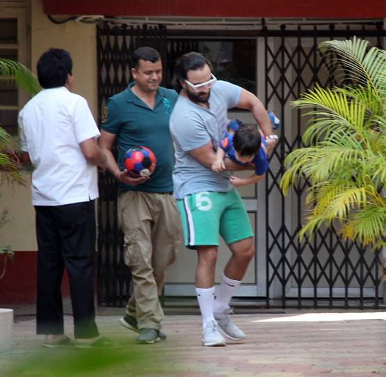 Photos: पापा सैफ संग प्ले टाइम एन्जॉय करते दिखे तैमूर अली खान