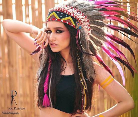 डब्बू रत्नानी के कैलेंडर में छाए स्टार, सनी ल‍ियोनी का बोल्ड लुक