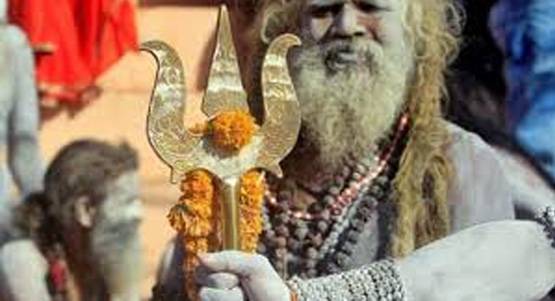 खुद का पिंडदान कर बनते हैं 'नागा साधु', ऐसी है इनकी रहस्यमयी दुनिया