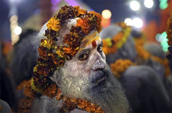 पहली बार किन्नर अखाड़ा ने किया शाही स्नान, देखें कुंभ की तस्वीरें