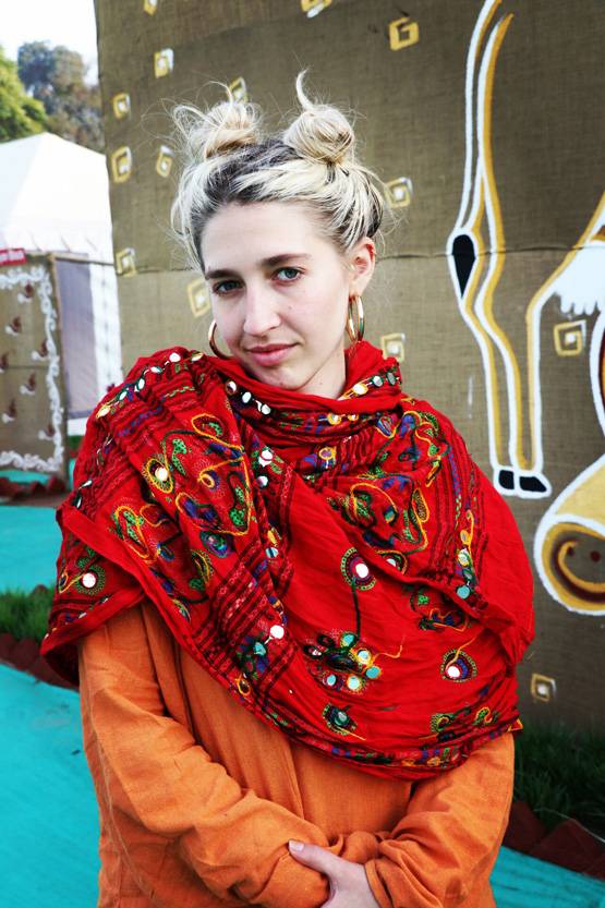 विदेशियों पर भी छाया कुंभ का जादू, ये अमेरिकन महिला बन गईं साध्वी