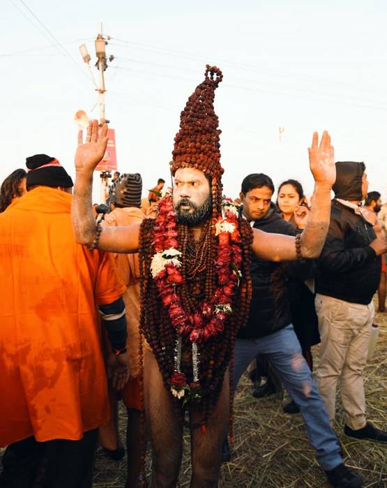 पहली बार किन्नर अखाड़ा ने किया शाही स्नान, देखें कुंभ की तस्वीरें