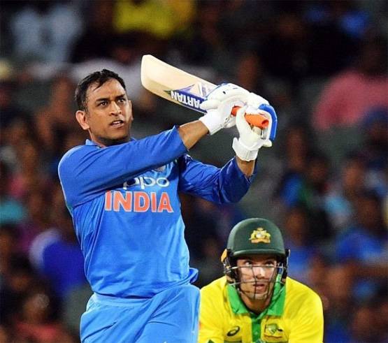 धोनी ने खेली जबरदस्त पारी, वायरल हुए ये फनी मीम्स