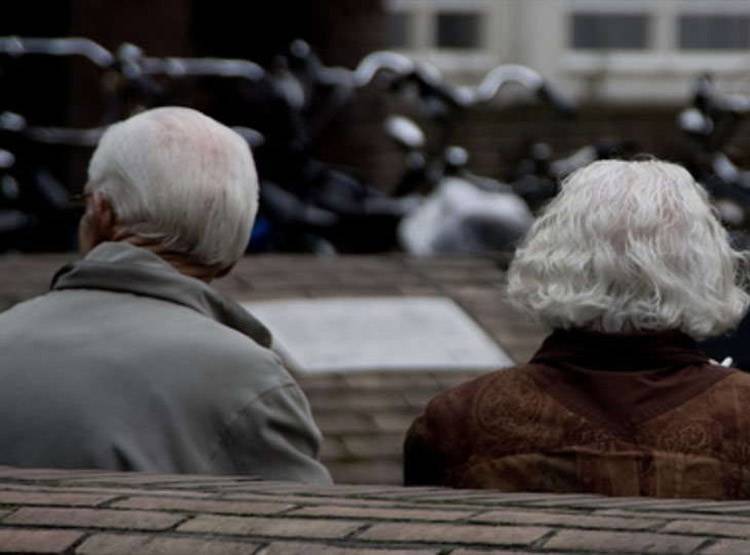 बुढ़ापे का सहारा है मोदी सरकार की ये योजना, अब होगा बड़ा बदलाव!