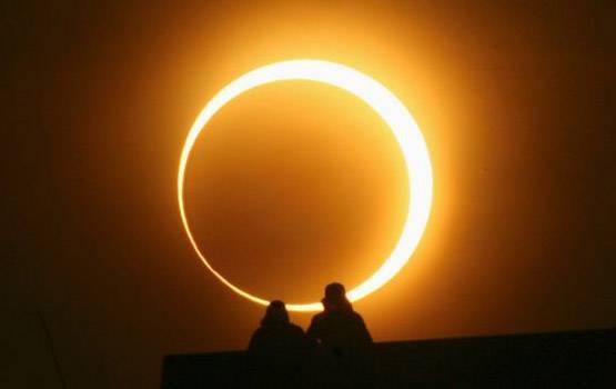Solar Eclipse: सूर्य ग्रहण के अशुभ प्रभाव से बचने को करें ये उपाय