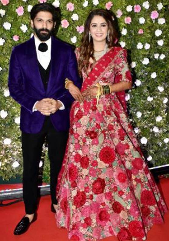 अमित ठाकरे की पत्नी ने कॉपी किया दीपिका पादुकोण का लहंगा? PHOTOS