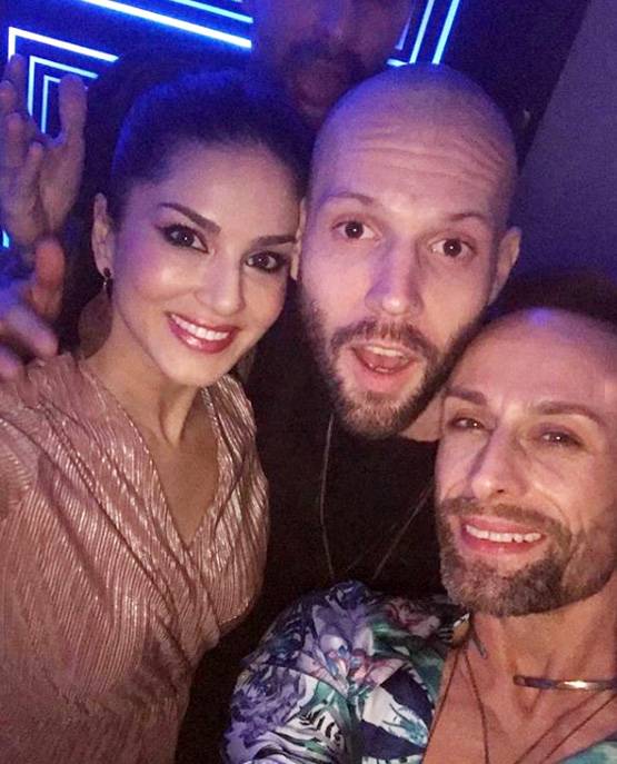 Sunny Leone ने इस अंदाज में मनाया New Year, देखें तस्वीरें