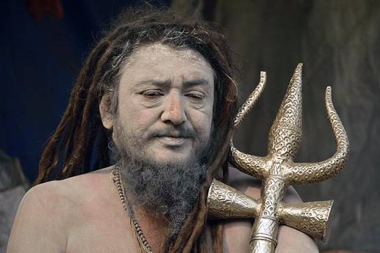 श्मशान में तंत्र-क्रिया कर बनते हैं 'अघोरी', रहस्यमयी है दुनिया