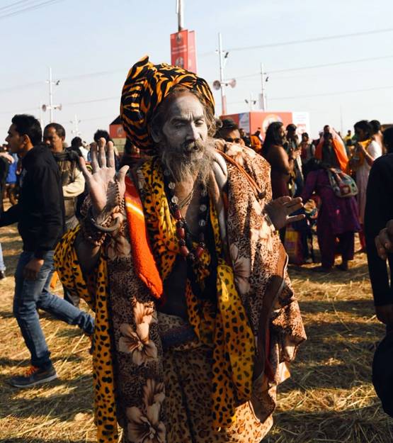 पहली बार किन्नर अखाड़ा ने किया शाही स्नान, देखें कुंभ की तस्वीरें