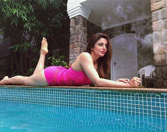 12 kg वजन घटाकर खुश नेहा पेंडसे, मॉनोकनी में शेयर की पुरानी फोटो