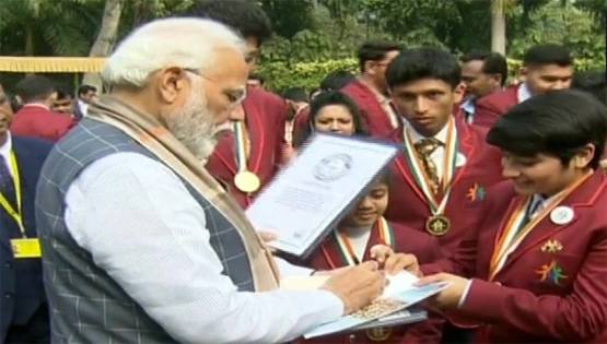 26 बाल वीरों से मिले PM मोदी, दी खास सलाह- देखें- तस्वीरें