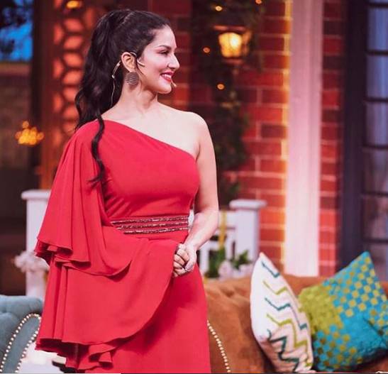 सनी ल‍ियोनी का मलयालम डेब्यू, सोशल मीड‍िया पर वायरल हुई तस्वीर