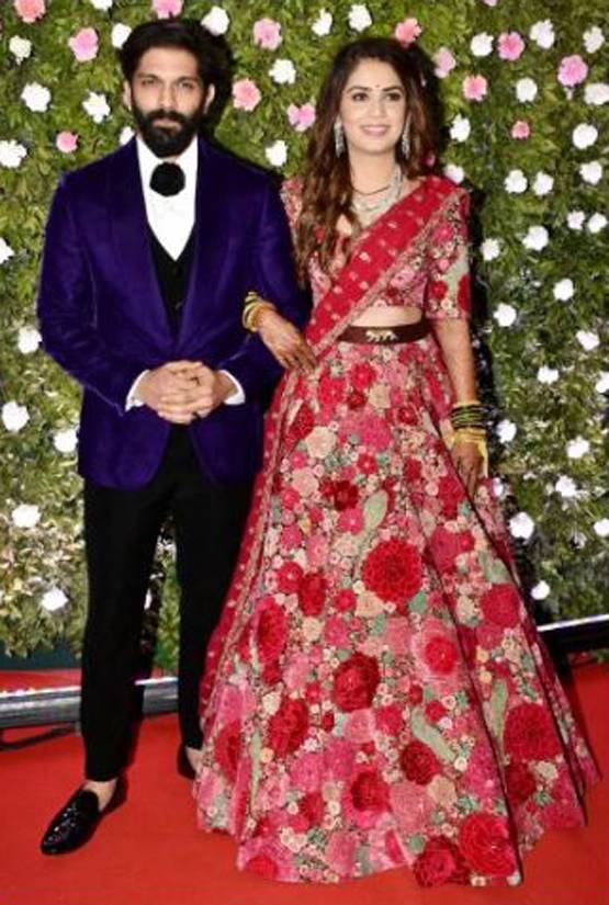 अमित ठाकरे की पत्नी ने कॉपी किया दीपिका पादुकोण का लहंगा? PHOTOS