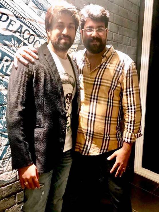 KGF स्टार यश का दोस्तों संग बर्थडे सेलिब्रेशन, Photos वायरल