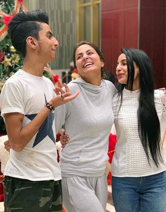 प्रियांक शर्मा ने हिना खान को गोद में उठाया, फोटो वायरल